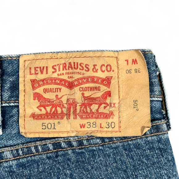 Levis 501 Jeans Mens 38x31 Blue Medium Wash Original Fit Straight Leg Button Fly - Picture 8 of 12